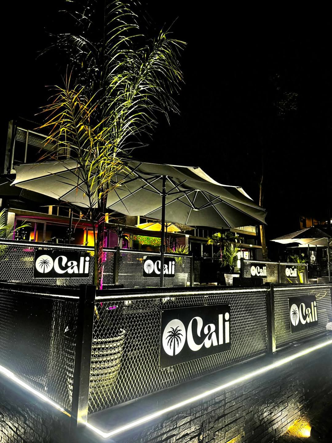 Joining us at Cali this afternoon with a smooth sunset set 🌴 @djcapital90 on decks 💿🎶Book you